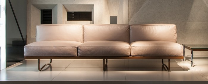 Corbusier sofa loveseat