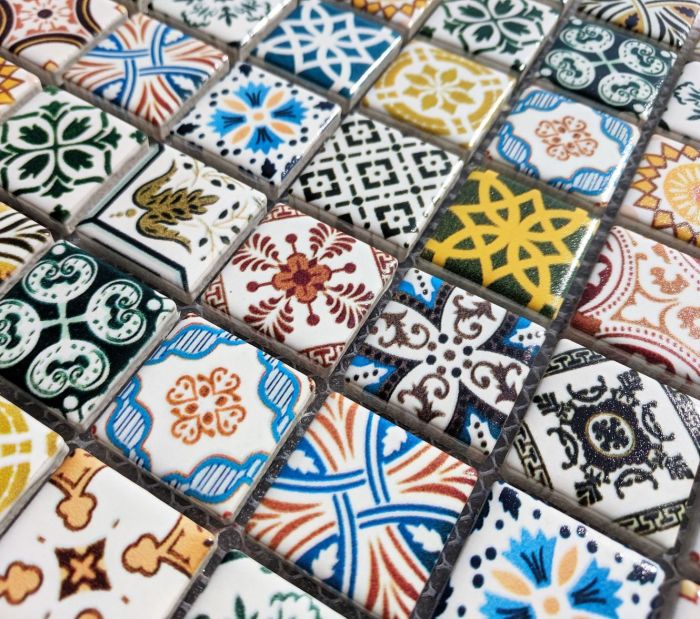 Moroccan arabesque ceramic floret