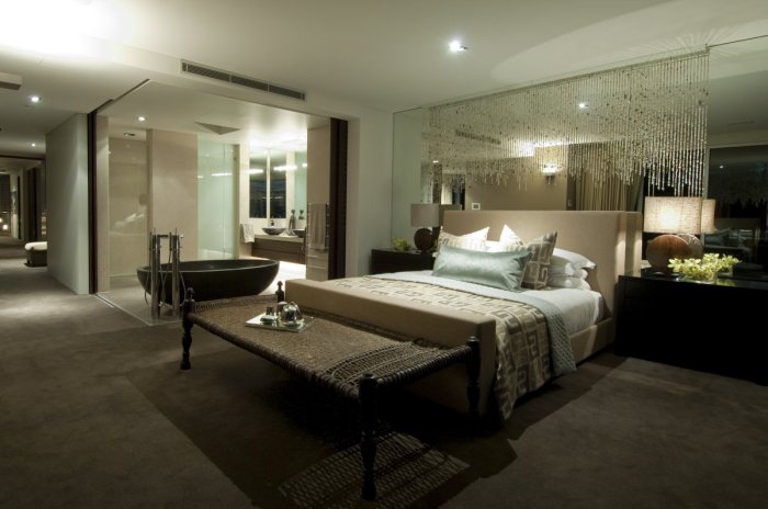 Chambre avec salle de bain et dressing