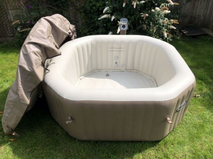 Article octagonal spa person hot outdoor tub