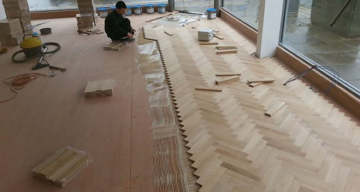 Coller carrelage sur parquet