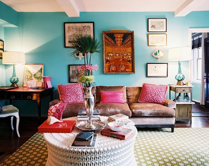 Maximalist bold interior quarto apartmenttherapy maximalists hippie rattan wooden palette gypsy tapete digsdigs escolha