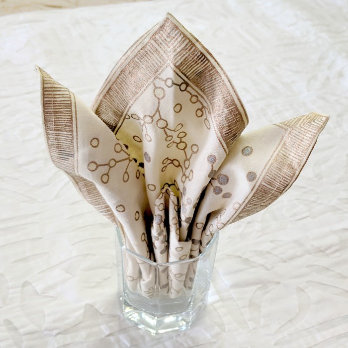 Pliage serviette papier rose facile