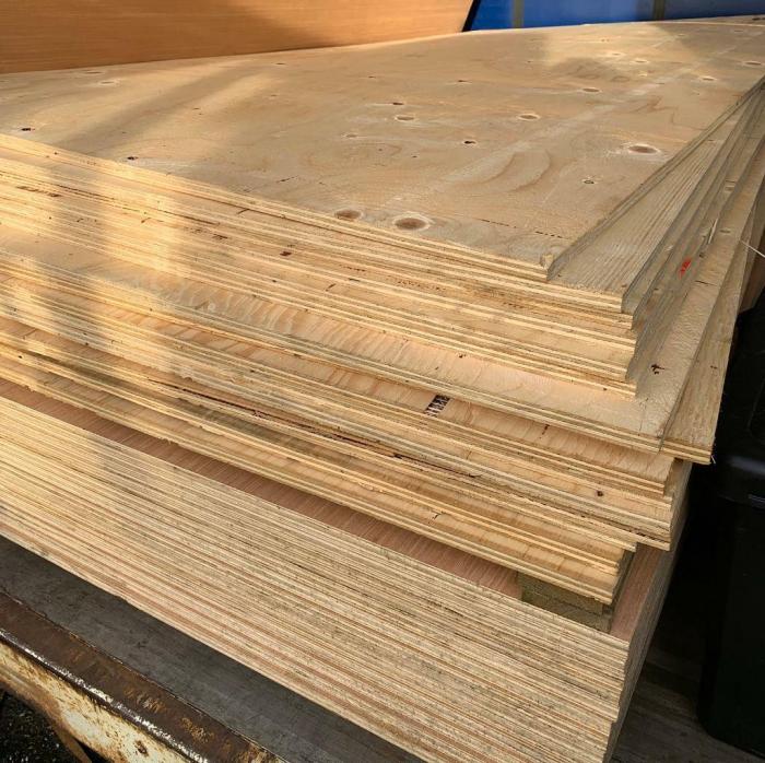 Plywood hardwood fine