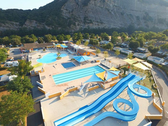 Aquatique ardeche pommier piscine pommiers toocamp toboggan ardèche envie pont vallon vont donner berg villeneuve etoiles aquatiques monde cyclone vraiment