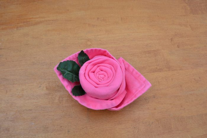 Pliage serviette bouton de rose