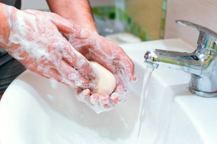 Hands steps handwashing washing wash soap properly woman