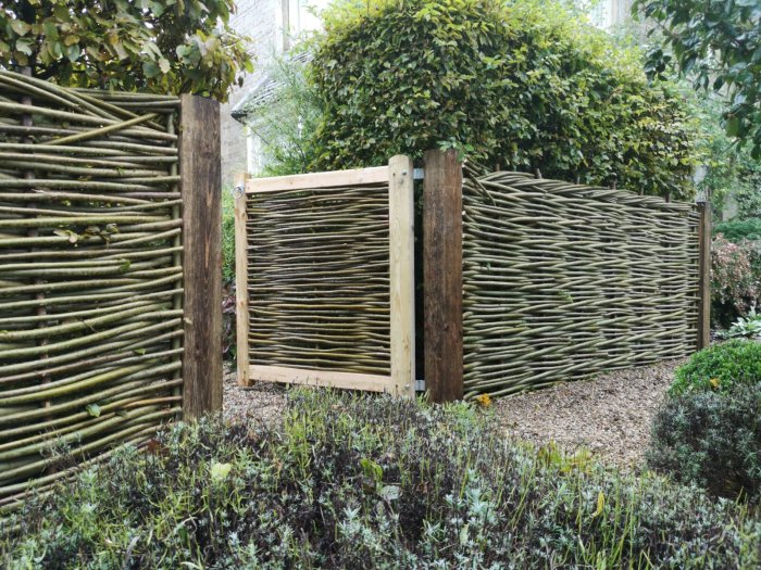 Fencing tone fence wicker