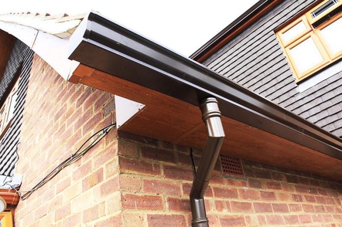 Aluminium seamless gutter guttering gutters