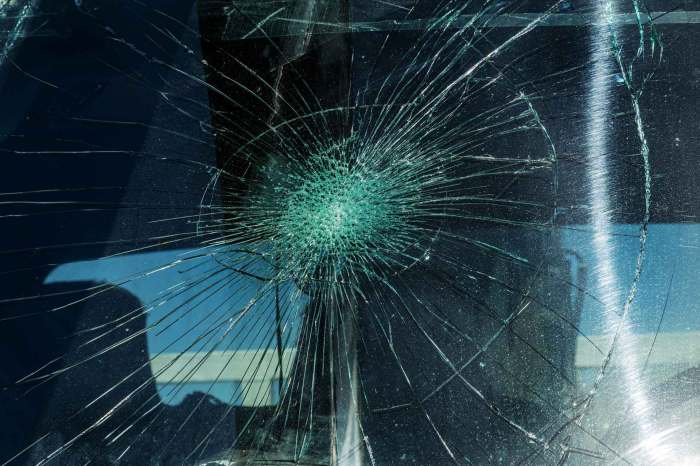 Windshield replacement repair mo florissant damaged does need