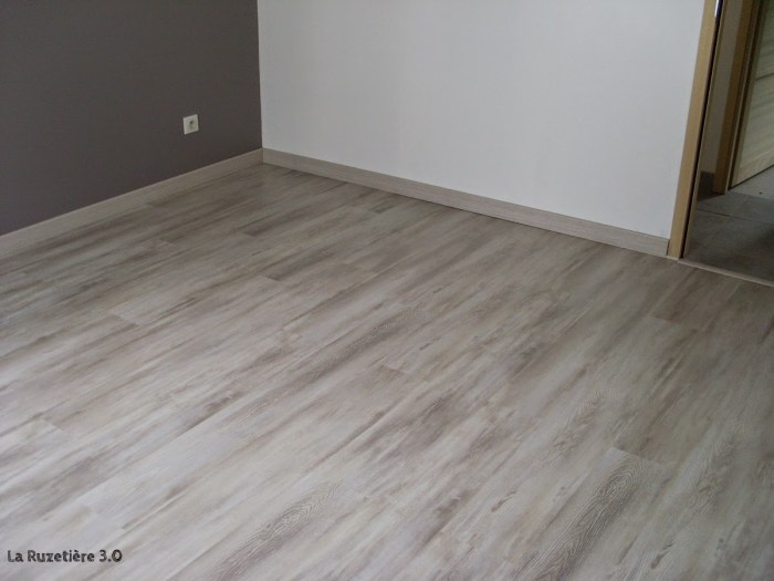 Parquet carrelage imitation lino pvc castorama bois effet blanc pas clair exterieur flottant clipsable brico vinyle bain revetement tout jaune