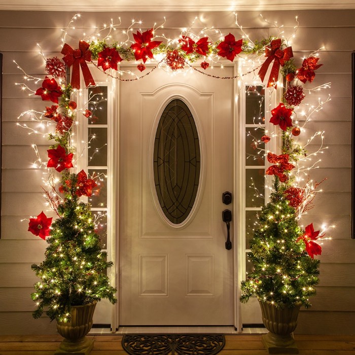 Door christmas ideas decor decorations garland front wrapped gift decoration homebnc simple holiday unique doors diy decorate red entrance around