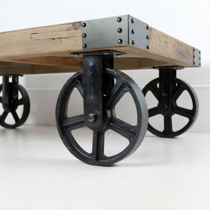 Table basse avec roue