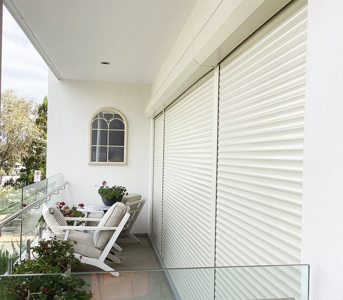 Shutter rolling roller shutters doors pull door work do