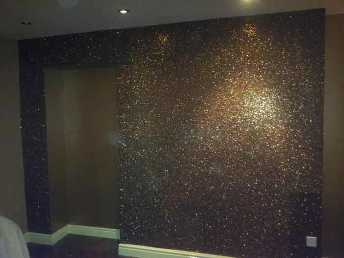 Peinture mur avec paillettes