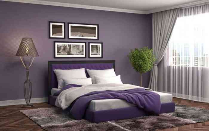 Chambre mauve et blanche