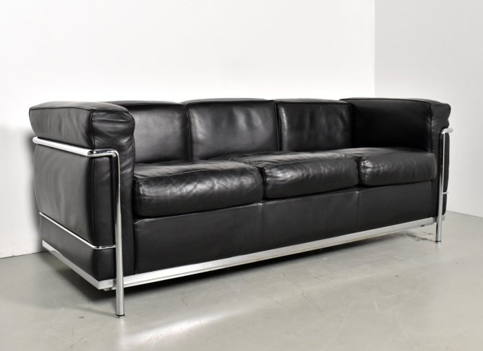 Corbusier le sofa lc3 recent edition