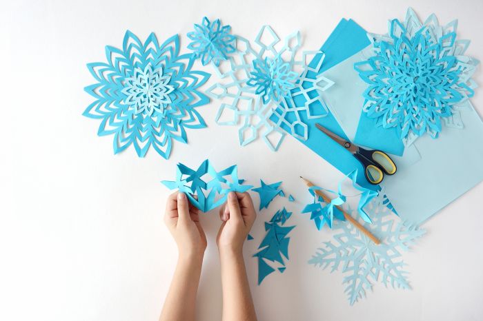 Paper snowflakes cut templates snowflake christmas make kids winter crafts craft easy tutorial patterns video decorations beautiful fun snow template