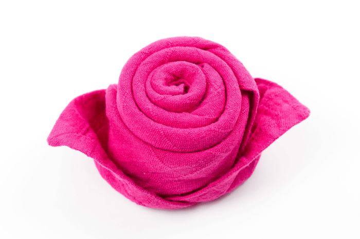 Pliage serviette bouton de rose