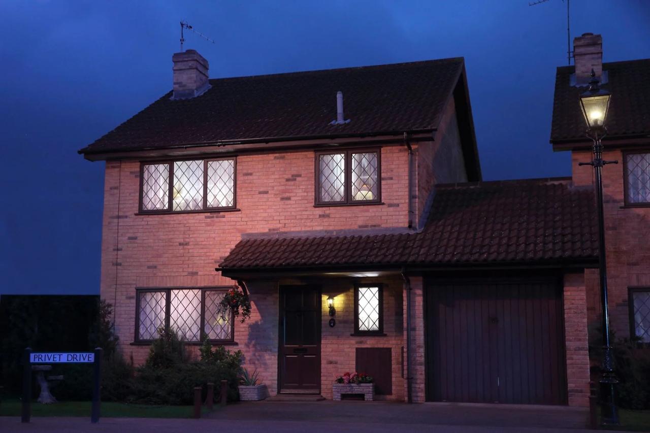 Privet drive dursley dursleys bracknell cupboard outs quidditch potters berkshire wizard