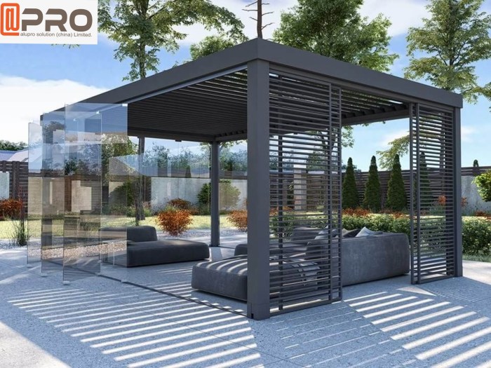 Pergola en aluminium avec couverture coulissante