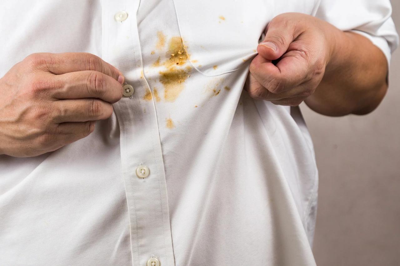 Clothes stains remove oil