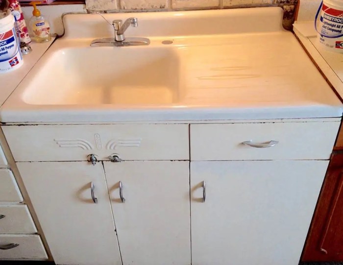 Kitchen sink cabinet drawers